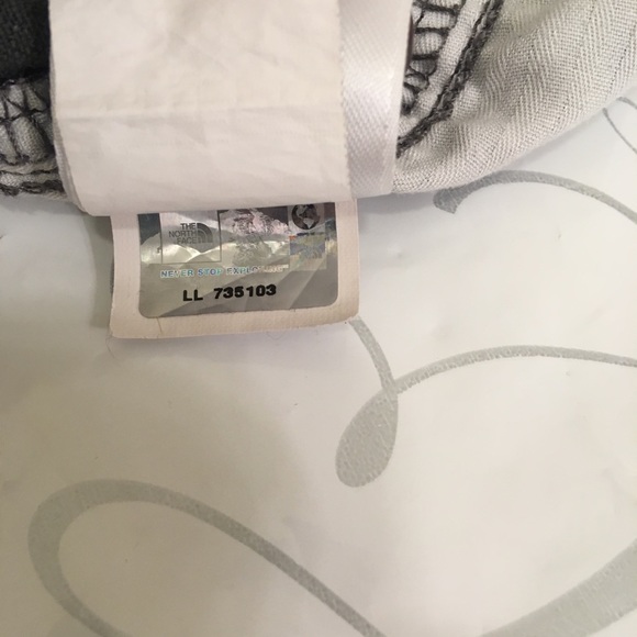 The North Face | Gray Linen Shorts 4 - Picture 7 of 7